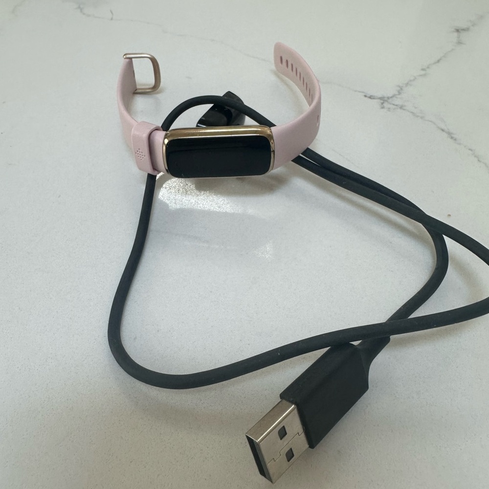 Fitbit luxe with charger
